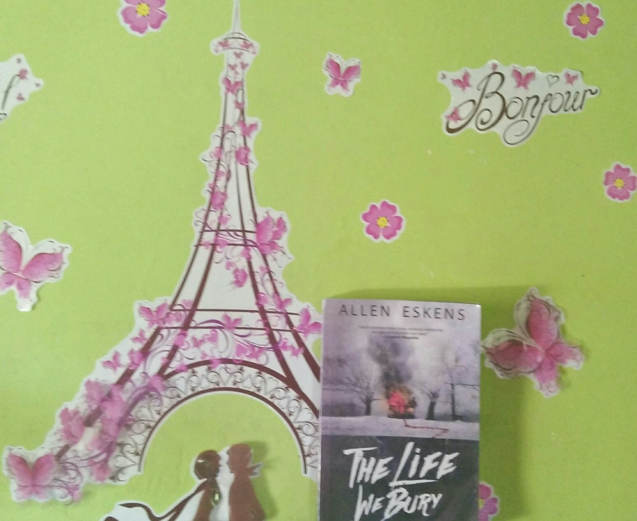 &#91;Review Novel Suspense&#93; The Life We Bury. Nove Peraih 5 Penghargaan