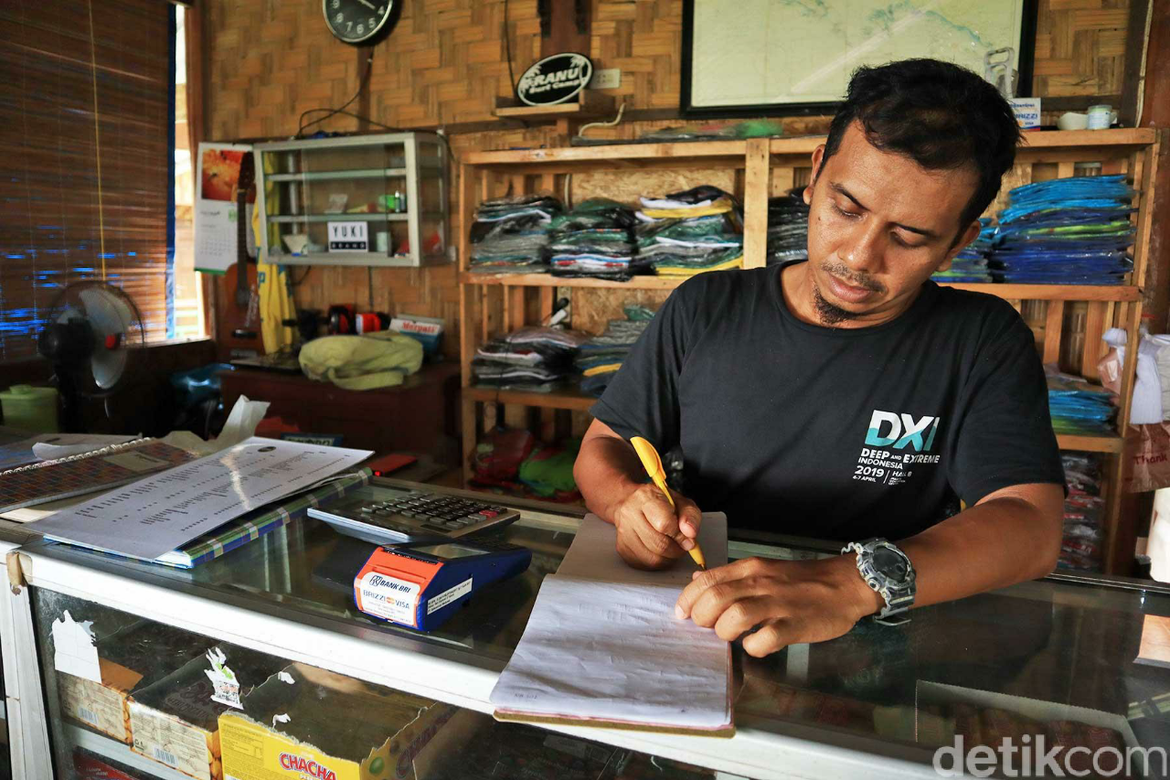 Suka Duka Putra Daerah Populerkan Surfing di Sinabang