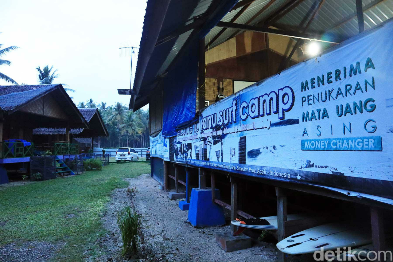 Suka Duka Putra Daerah Populerkan Surfing di Sinabang