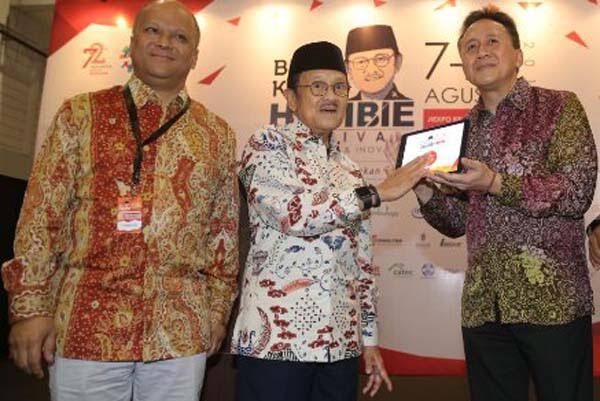 Banyak Pelajaran Dan Inspirasi Yang Sudah Diberikan Oleh Bapak BJ Habibie Kepada Kita