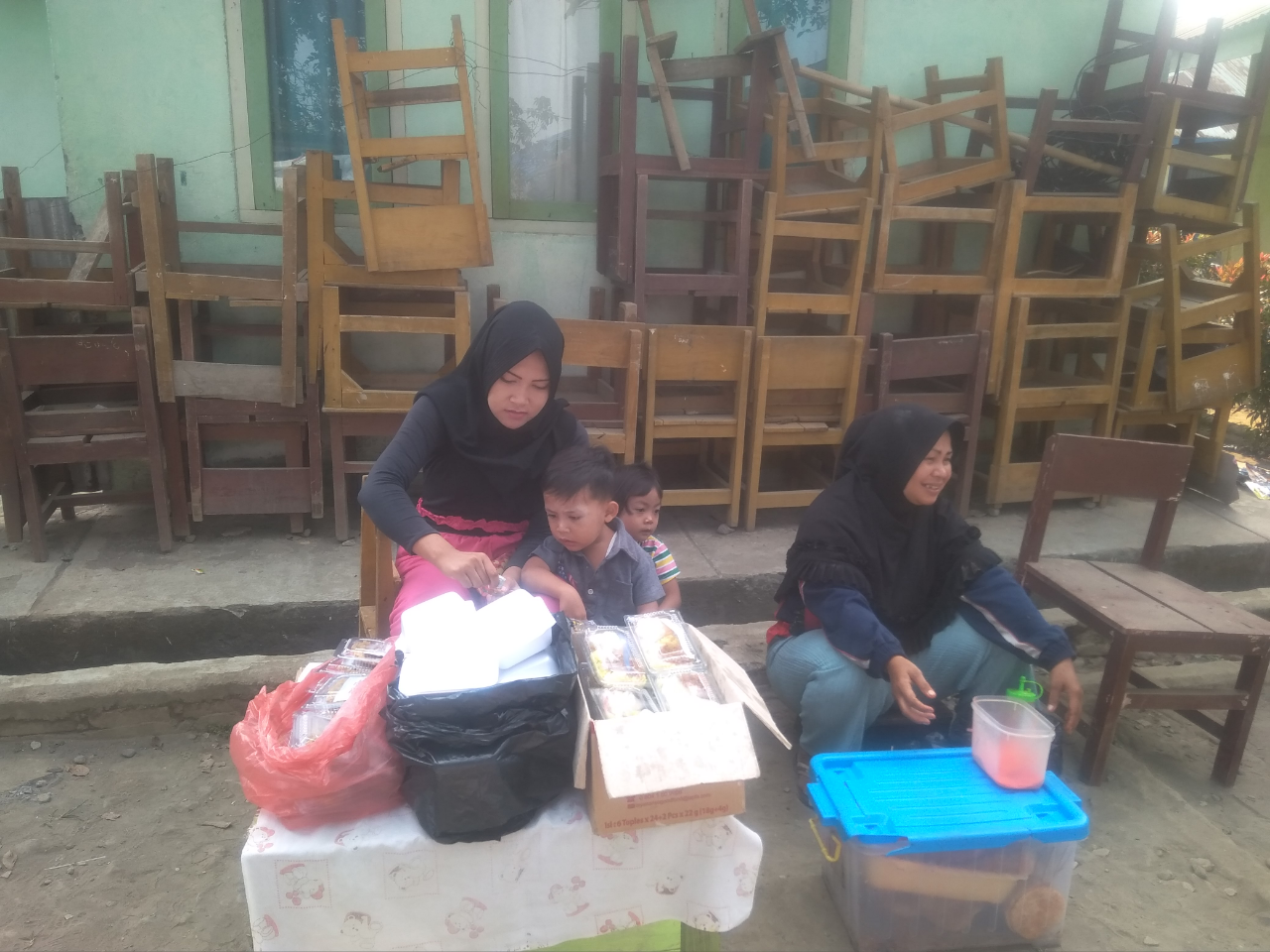 Perempuan Penopang Perekonomian Keluarga