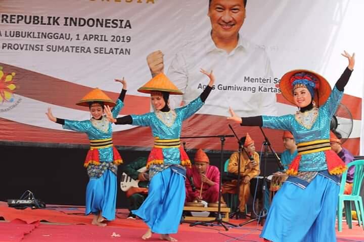 Bergabung dengan Komunitas: Menjadi Penari, Membuatku Berani!
