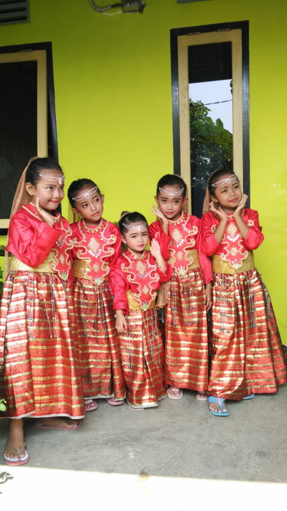 Bergabung dengan Komunitas: Menjadi Penari, Membuatku Berani!