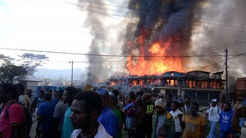 KERUSUHAN PECAH DI WAMENA, RENTETAN SUARA TEMBAKAN DAN FASILITAS PUBLIK DIBAKAR