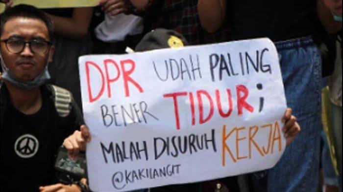 Di Balik Demo Mahasiswa Ada Canda Dan Tawa