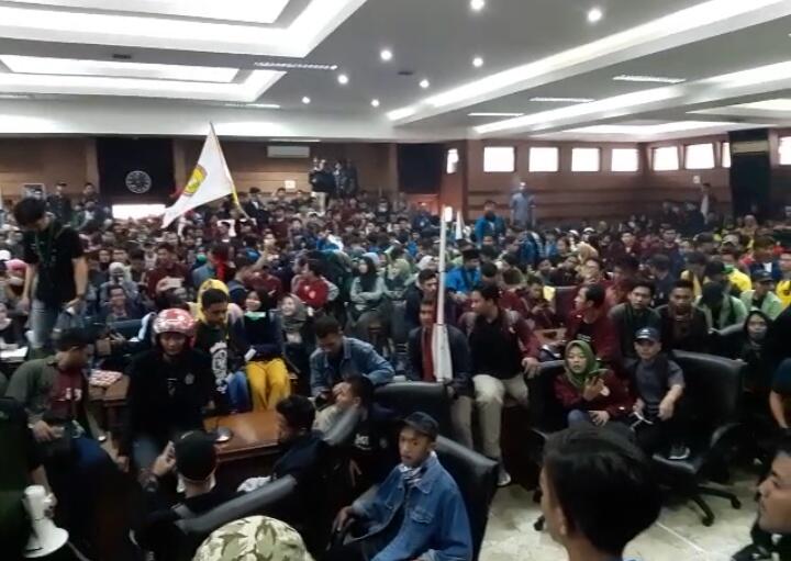 MAHASISWA TASIKMALAYA DEMO BESAR-BESARAN