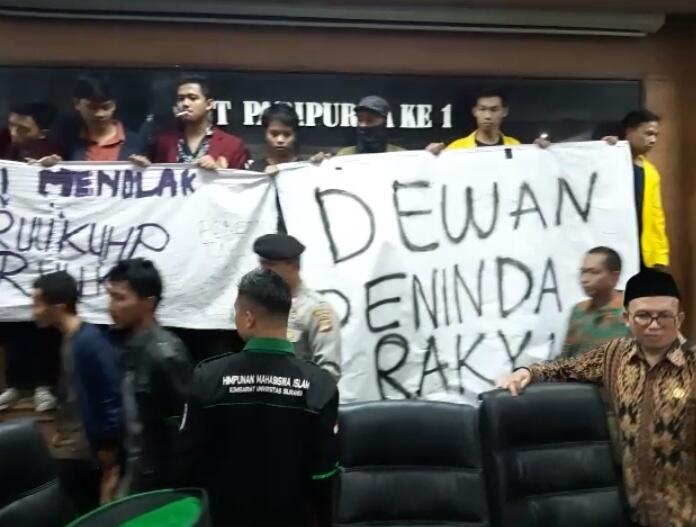 MAHASISWA TASIKMALAYA DEMO BESAR-BESARAN