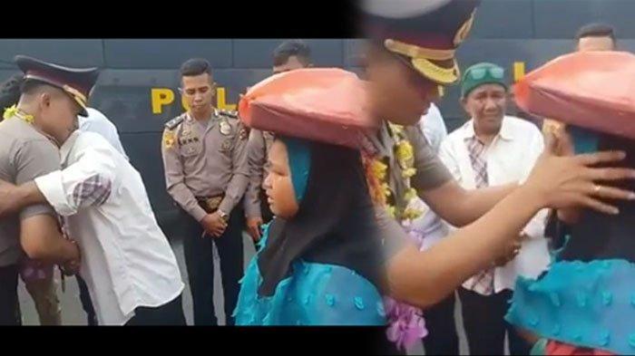 Viral Gadis Penjual Onde-onde Menangis Saat Berpamitan dengan Bapak Kapolres! Kenapa?