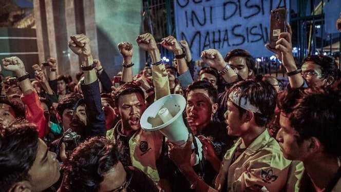 Pilih Demo atau Kuliah?