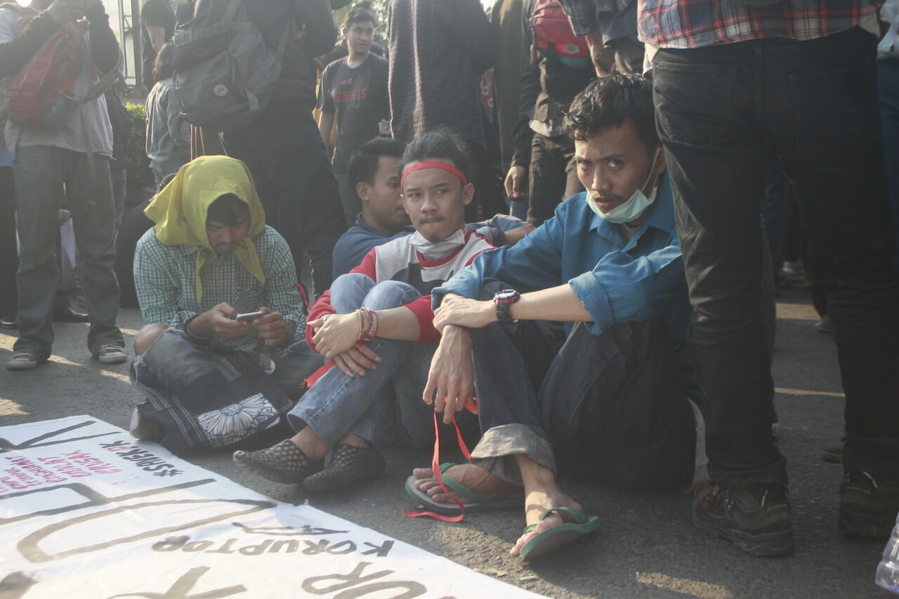 Aksi Kami Dalam GEJAYAN MEMANGGIL menolak RUU KPK