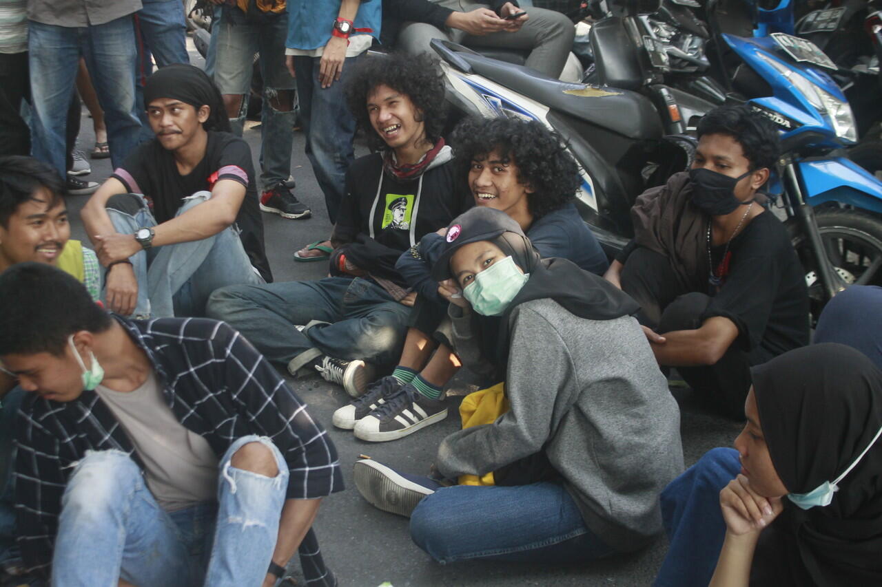 Aksi Kami Dalam GEJAYAN MEMANGGIL menolak RUU KPK