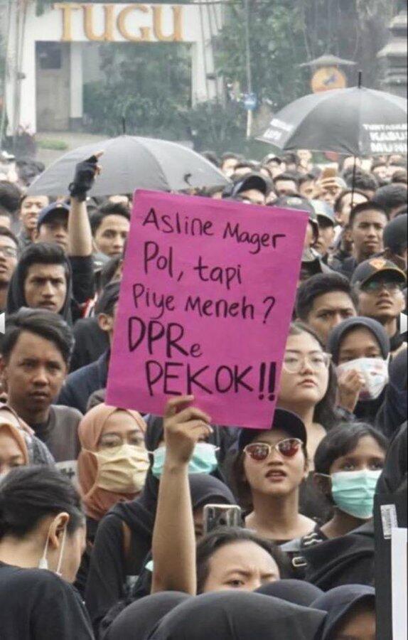 &#91;FOTO&#93; Spanduk Unjuk Rasa Tolak RUU KPK-KHUP Ini Bikin Sakit Perut