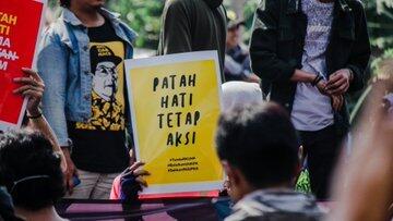 [FOTO] 5 Poster-Spanduk Lucu saat Mahasiswa Demonstrasi di Kota Malang 