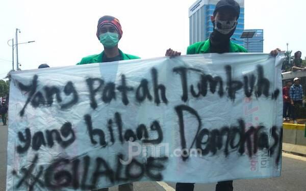 Demo Mahasiswa: Gila Lu, Setan Apa yang Merasukimu?