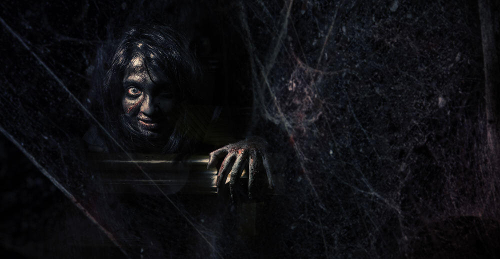 Kisah Horor Rumah Tua Di Puncak Gunung Girimoyo