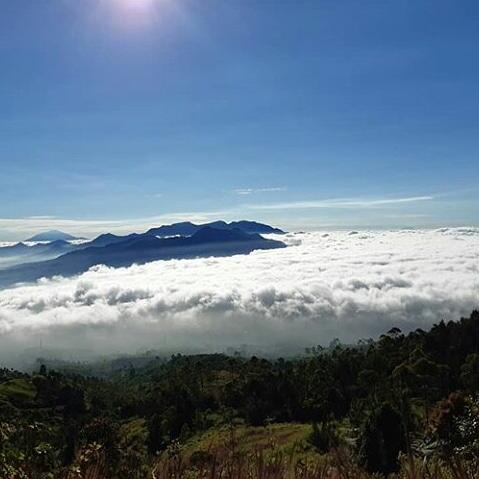 OPEN TRIP NEGRI DIATAS AWAN BANTEN