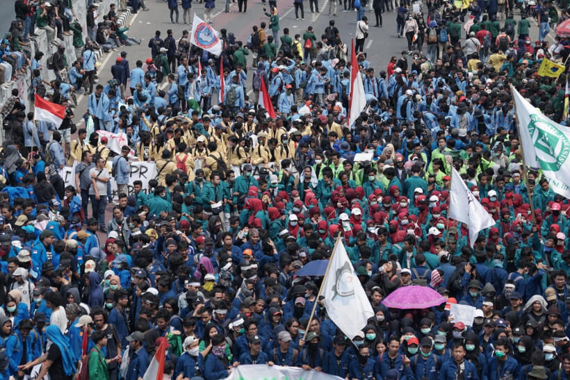 39 Polisi dan 266 Mahasiswa Terluka dalam Unjuk Rasa Hari Selasa