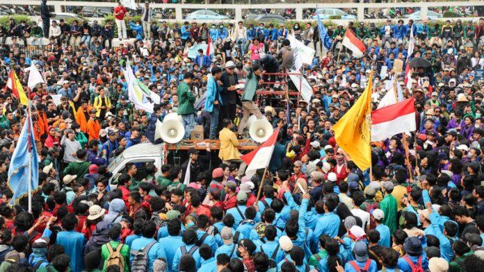 Polisi: Perusuh Menyusup Aksi Mahasiswa, Polanya Mirip Demo 22 Mei
