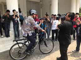 Usai Rapat Pansus Pemindahan Ibukota Anies Tinggalkan DPR Pakai Sepeda