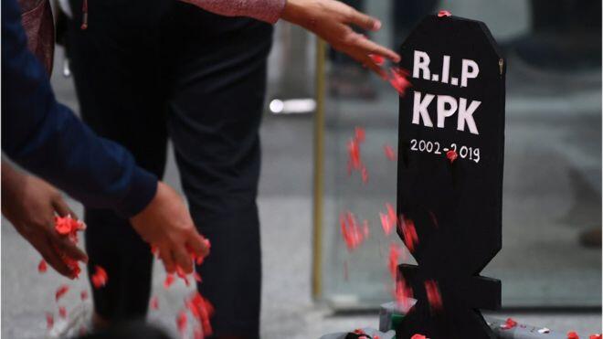 Revisi UU KPK Membuat Koruptor Pesta