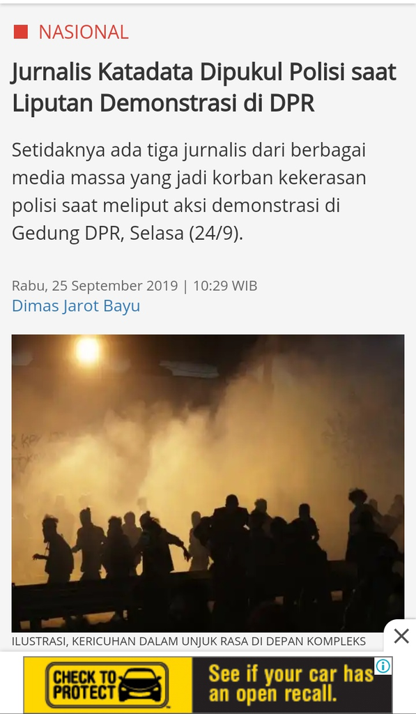 Wartawan IDN Times Ditendang Polisi saat Meliput Demo di Flyover Slipi