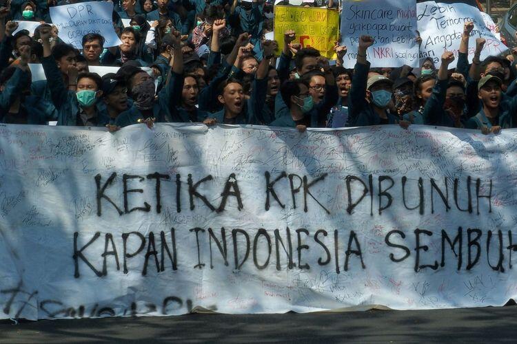 DPR-Pemerintah Klaim Tuntutan Mahasiswa Dipenuhi, padahal UU KPK Belum Dicabut