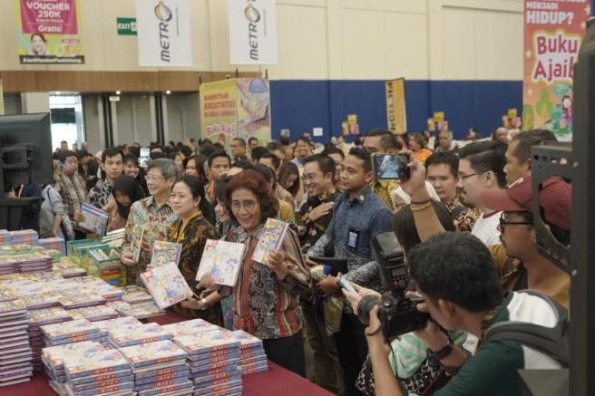 HUT ke-74 Jatim, Bazar Buku Big Bad Wolf Surabaya Tampilkan Buku Ajaib Berteknologi