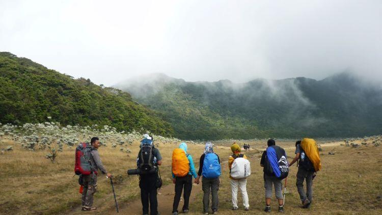 Misteri Gua Kecil Tak Kasat Mata Di Gunung Gede