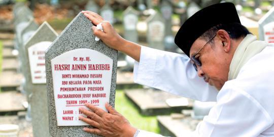 Sisi Lain Dari Sosok Eyang Habibie Pernah Alami Depresi Loh, Penasaran?