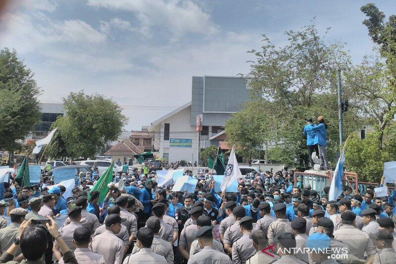 Mahasiswa: Tujuh Hari Tak Disampaikan, Kami Desak Semua Anggota DPR Aceh Mundur!