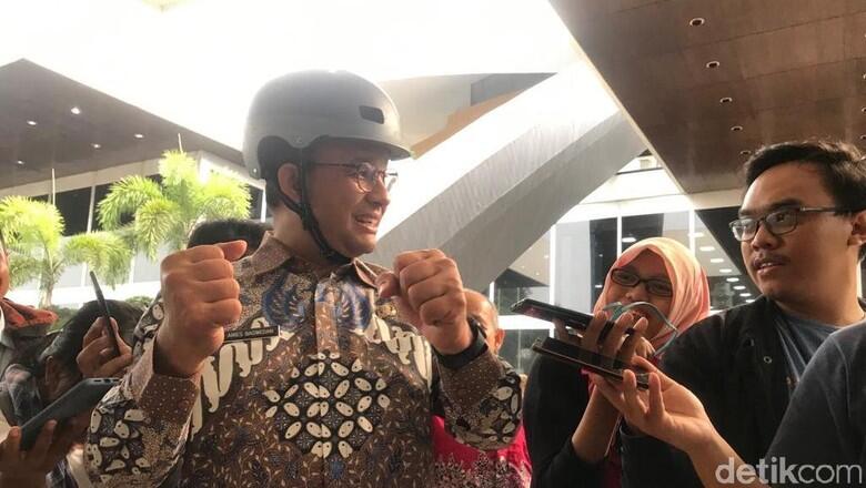 Komentar Anies Mengenai Pengaman Ambulans Saat Demonstrasi