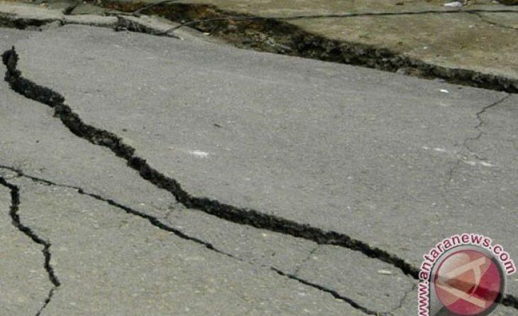 &#91;BREAKING NEWS&#93; Gempa Magnitudo 6,8 Guncang Ambon