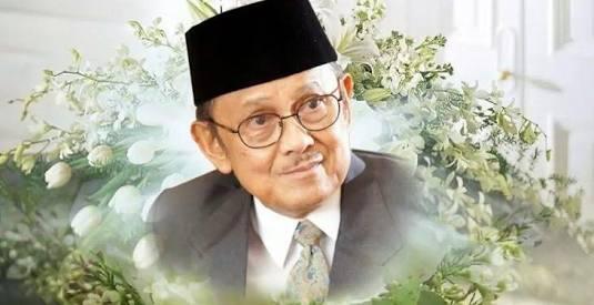 Alasan Mengapa Bapak BJ Habibie Pantas Dijadikan Idaman Bagi Kaum Wanita