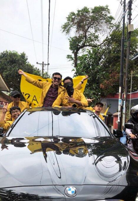 Sultan Banget! Mahasiswa Dari Kota Ini Demo Pakai BMW