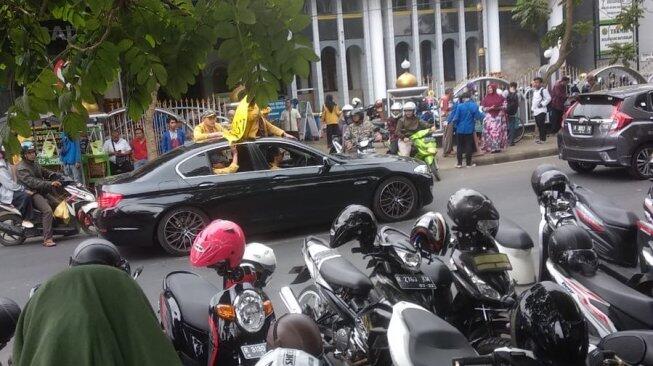 Sultan Banget! Mahasiswa Dari Kota Ini Demo Pakai BMW