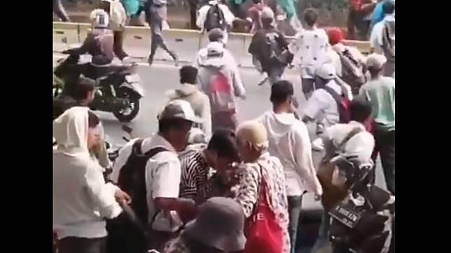 Wajib Baca! Rangkuman Lengkap Semua Kejadian Unik, Lucu Dan Mengharukan Selama Demo