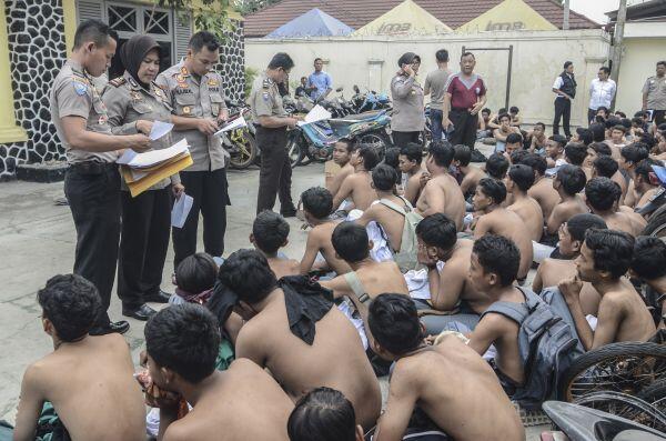 
570 Pelajar Ditangkap Demo di DPR, Anies Ambil Langkah