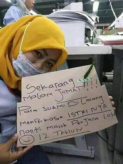 Kocak! Demo RKUHP, Mahasiswi Bawa Poster 'Selangkanganku Bukan Milik Negara'