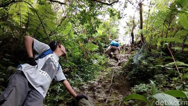 Pengalaman Mistis Tak Terlupakan Mendaki Gunung Salak Di Jawa Barat