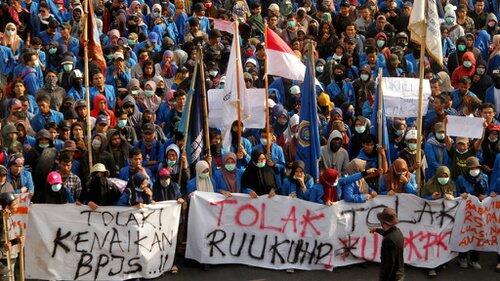 Kontras Demo Mujahid 212 dengan Aksi Mahasiswa