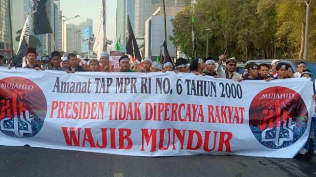 Salah Spanduk TAP MPR Di Aksi Mujahid 212 Viral