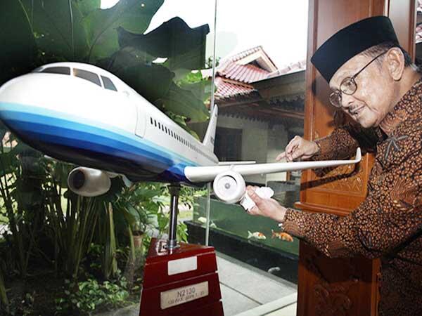 Dengan Sederet Prestasinya, BJ Habibie Adalah Sosok Panutan Generasi Milenial