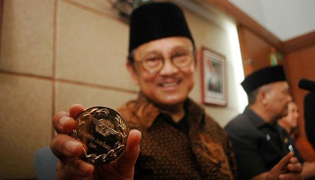 Dengan Sederet Prestasinya, BJ Habibie Adalah Sosok Panutan Generasi Milenial