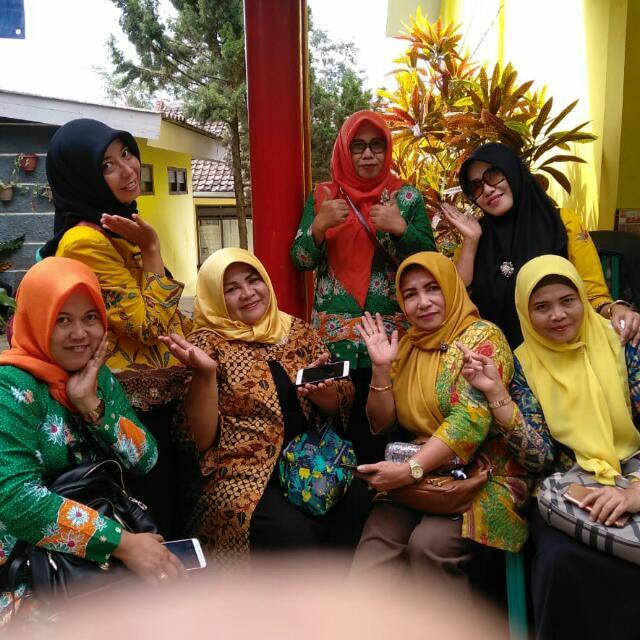 HappySos, Komunitas Sekaligus Beramal
