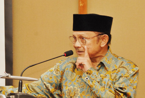 Mengenang B.J. Habibie : Pahlawan Penyelamat Negara dari Krisis