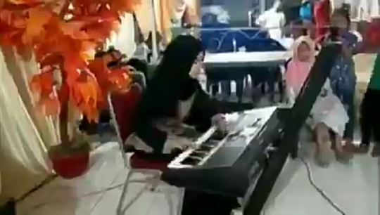 Viral Video Gadis Cantik Main 'Organ' Bak DJ Terkenal, Netijen Tercengang! Siapa Dia?