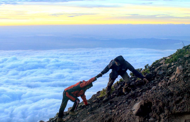 Pendakian Gunung Semeru: Kubuka Mata Batinku Demi Kau