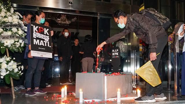 Takbir Empat Kali Untuk Kematian KPK