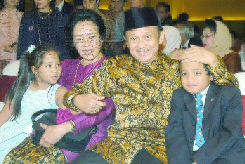 Ingin Istri Agan Jadi Wanita Sempurna? Simak Pesan dari BJ Habibie Ini!