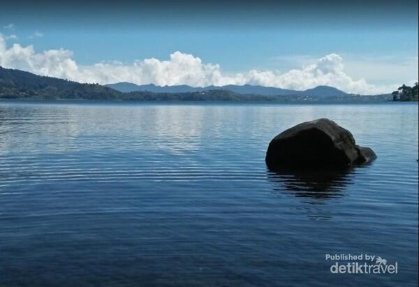 Danau Kembar ini Bukan di Swiss, tapi di Sumatera Barat